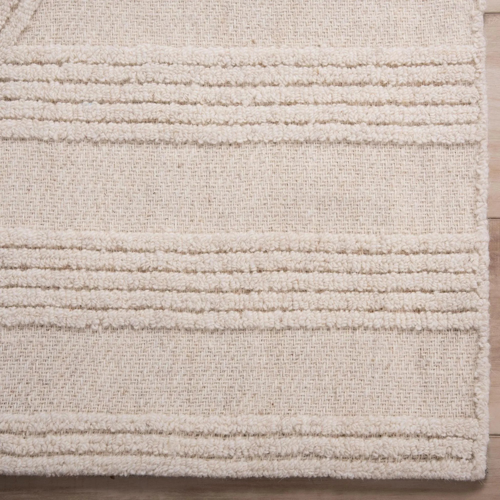 5' X 8' Ivory And White Wool Diamond Hand Tufted Area Rug Homeroots Home Decor