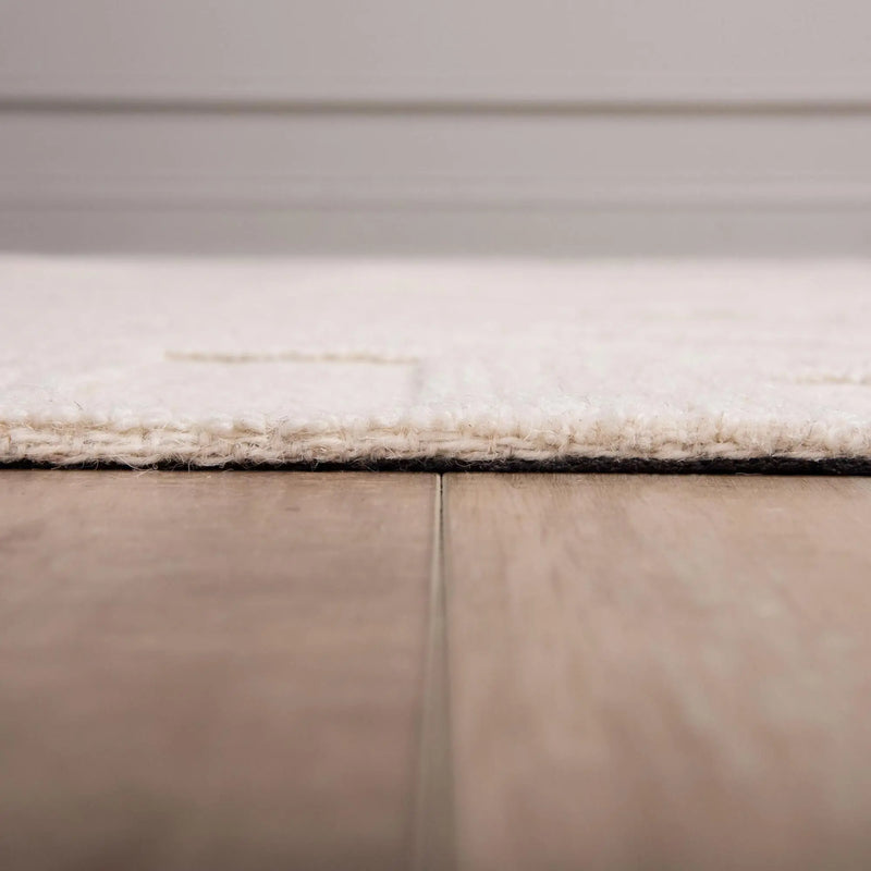 5' X 8' Ivory And White Wool Diamond Hand Tufted Area Rug Homeroots Home Decor