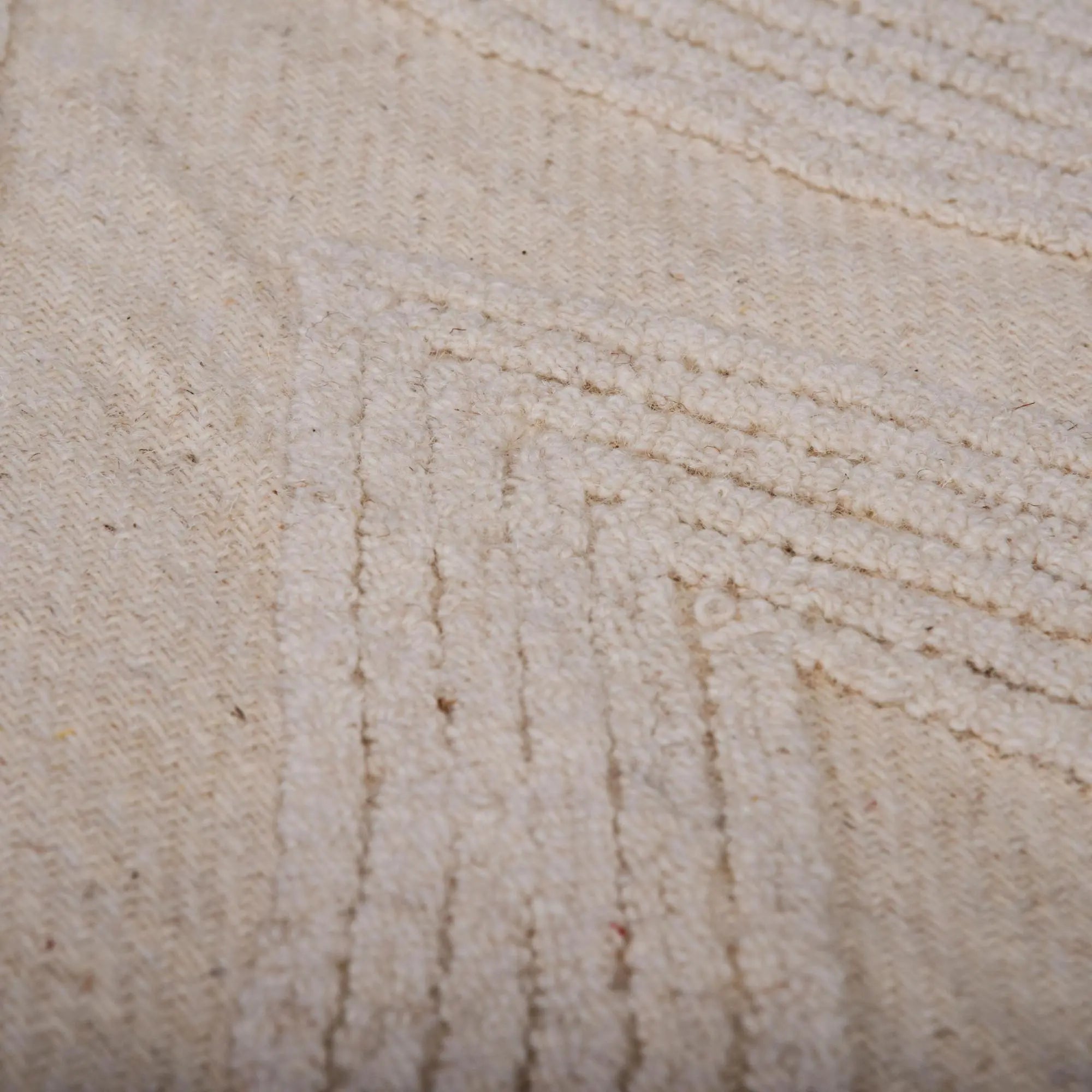 5' X 8' Ivory And White Wool Diamond Hand Tufted Area Rug Homeroots Home Decor