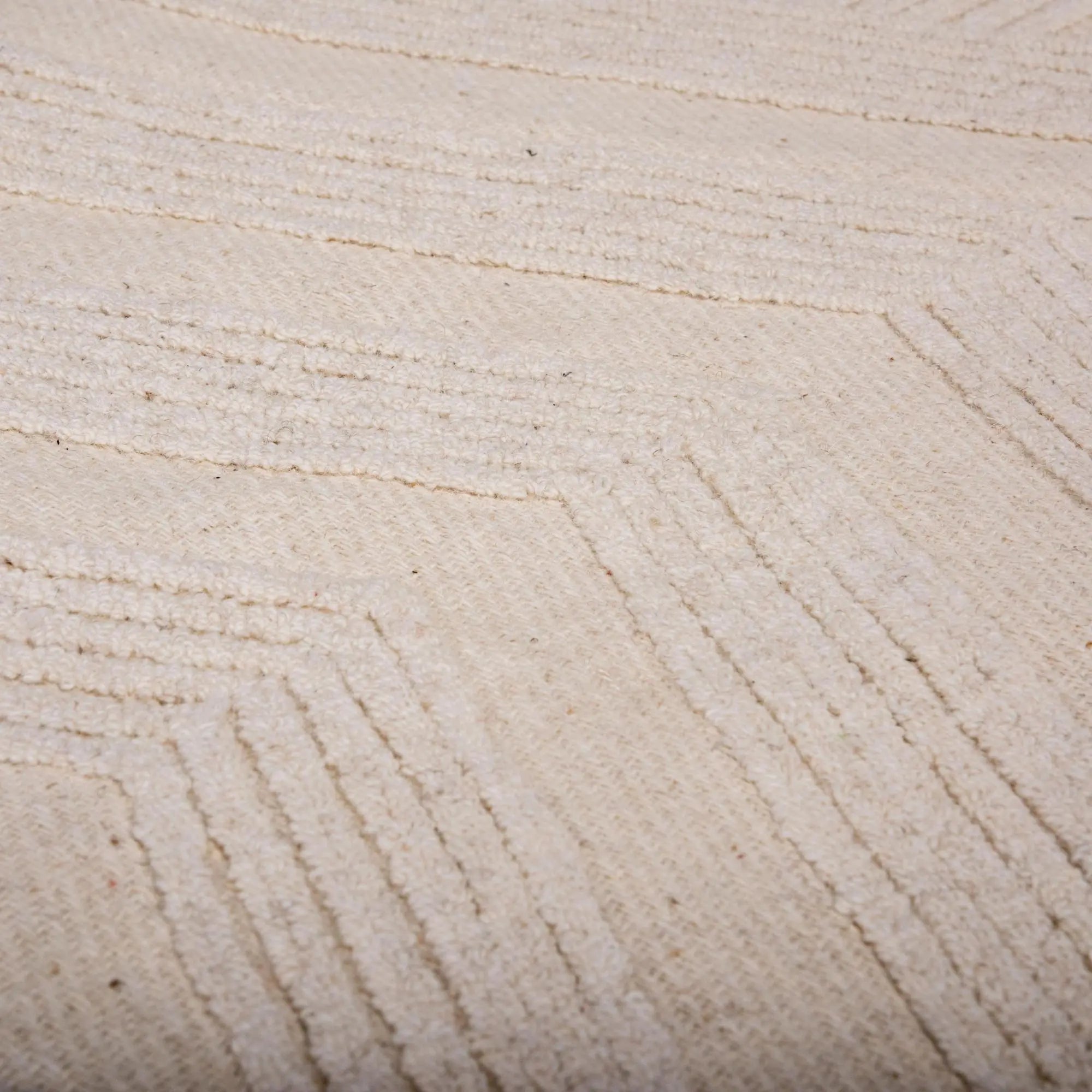 5' X 8' Ivory And White Wool Diamond Hand Tufted Area Rug Homeroots Home Decor