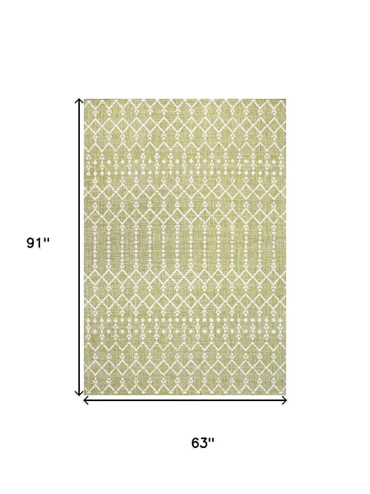 5' X 8' Light Green And Cream Trellis Indoor Outdoor Area Rug Homeroots Outdoor