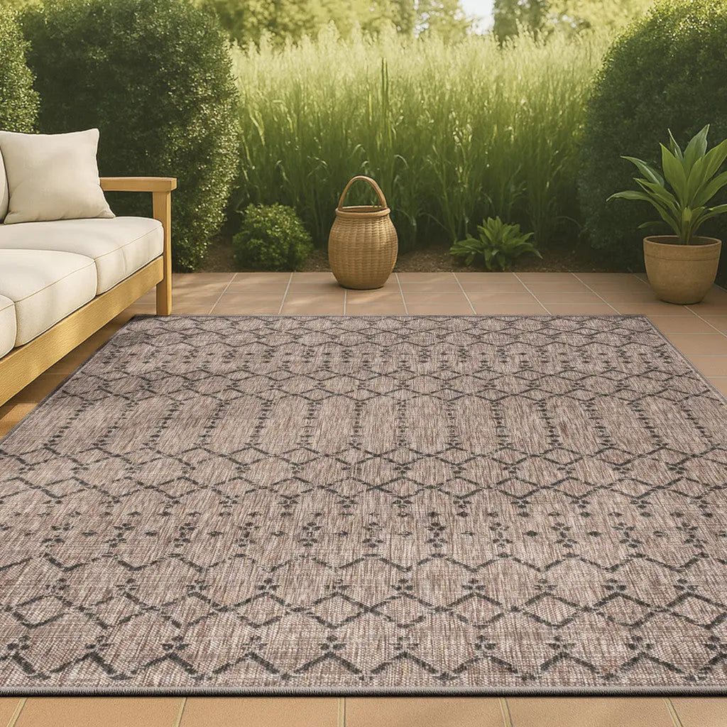 5' X 8' Natural And Black Trellis Indoor Outdoor Area Rug Homeroots Outdoor