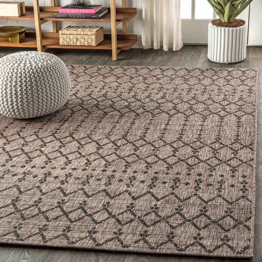 5' X 8' Natural And Black Trellis Indoor Outdoor Area Rug Homeroots Outdoor