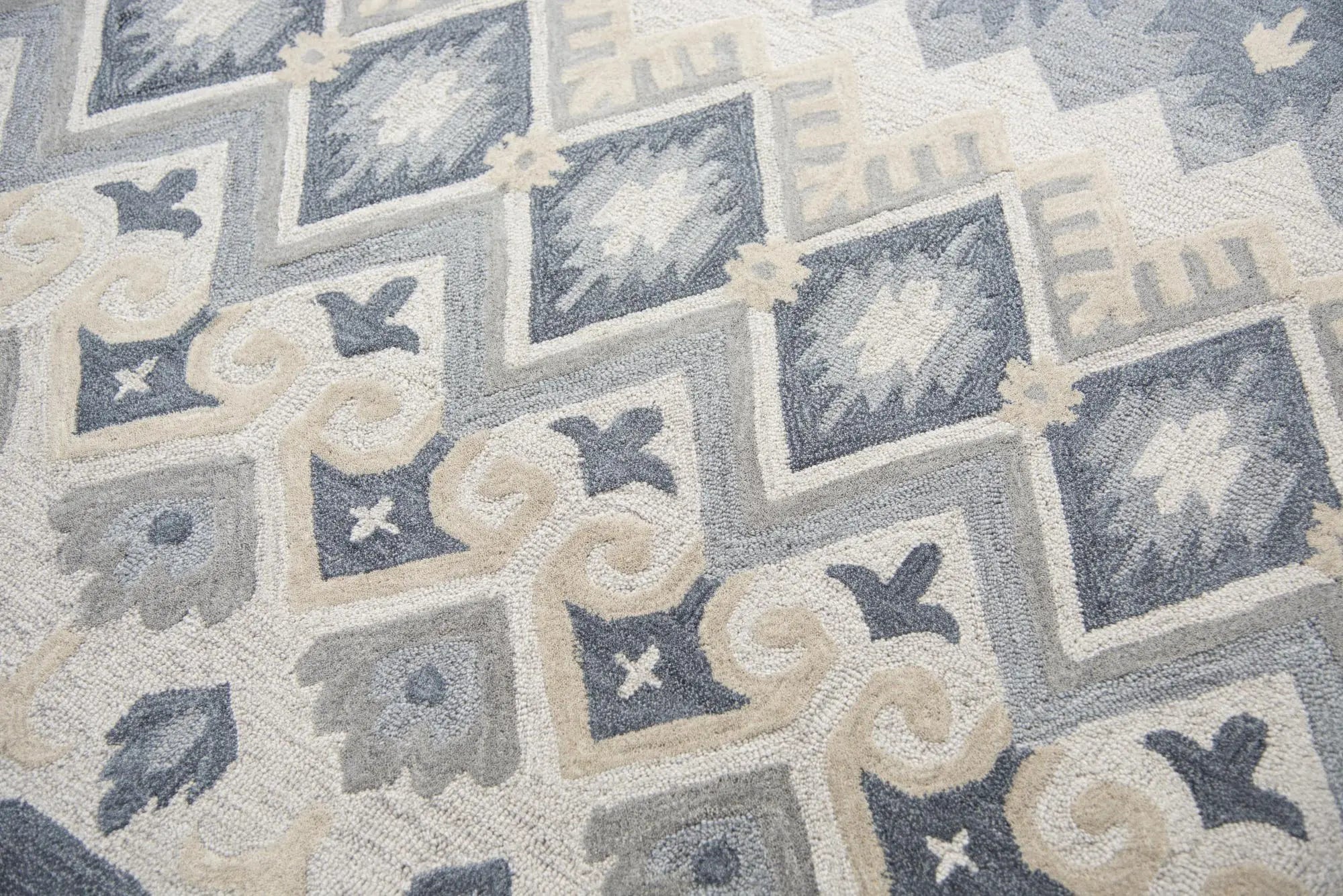 5' X 8' Natural Tan Gray And Dark Gray Wool Southwestern Hand Tufted Area Rug Homeroots Home Decor