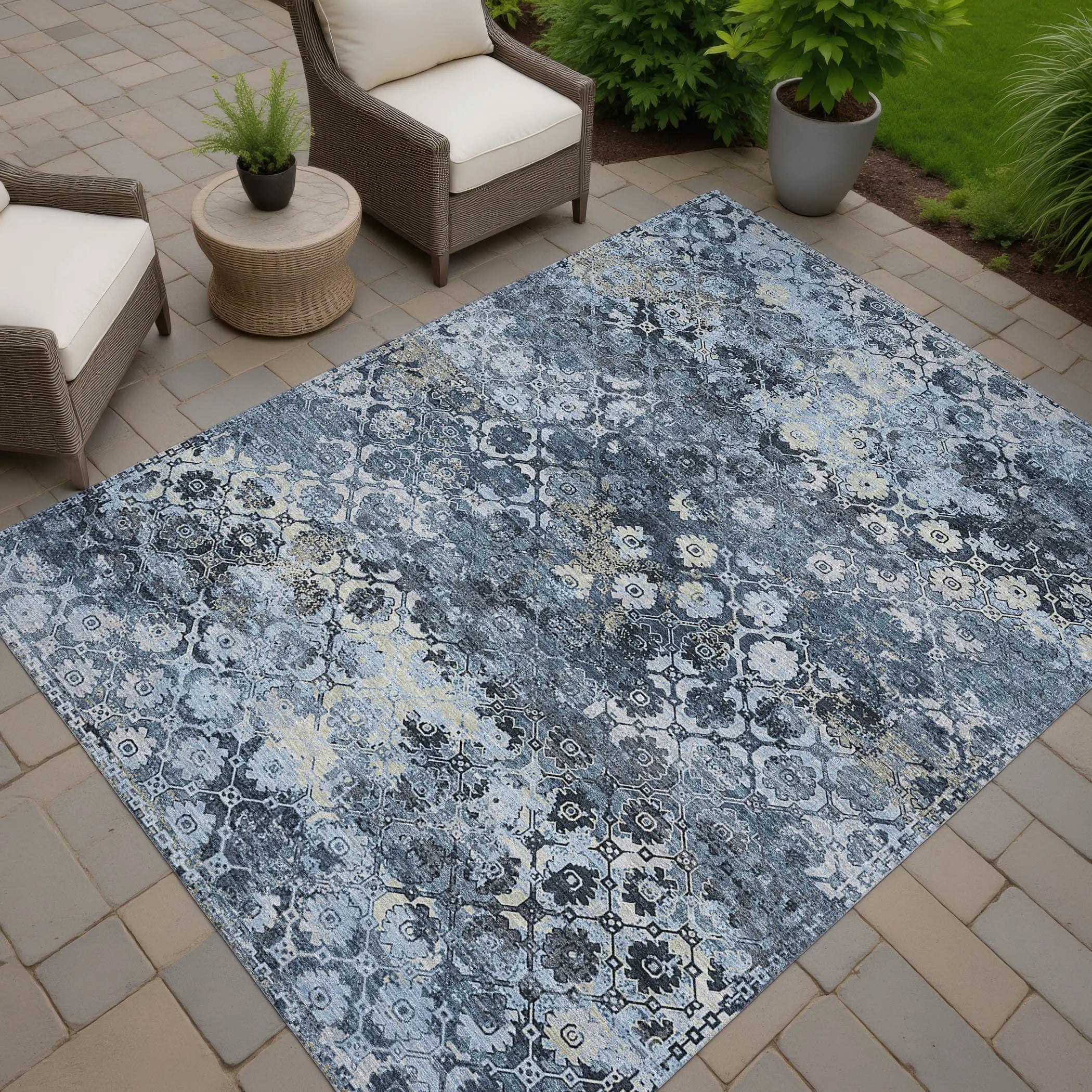 5' X 8' Navy Blue And Blue Abstract Washable Indoor Outdoor Area Rug Homeroots Outdoor