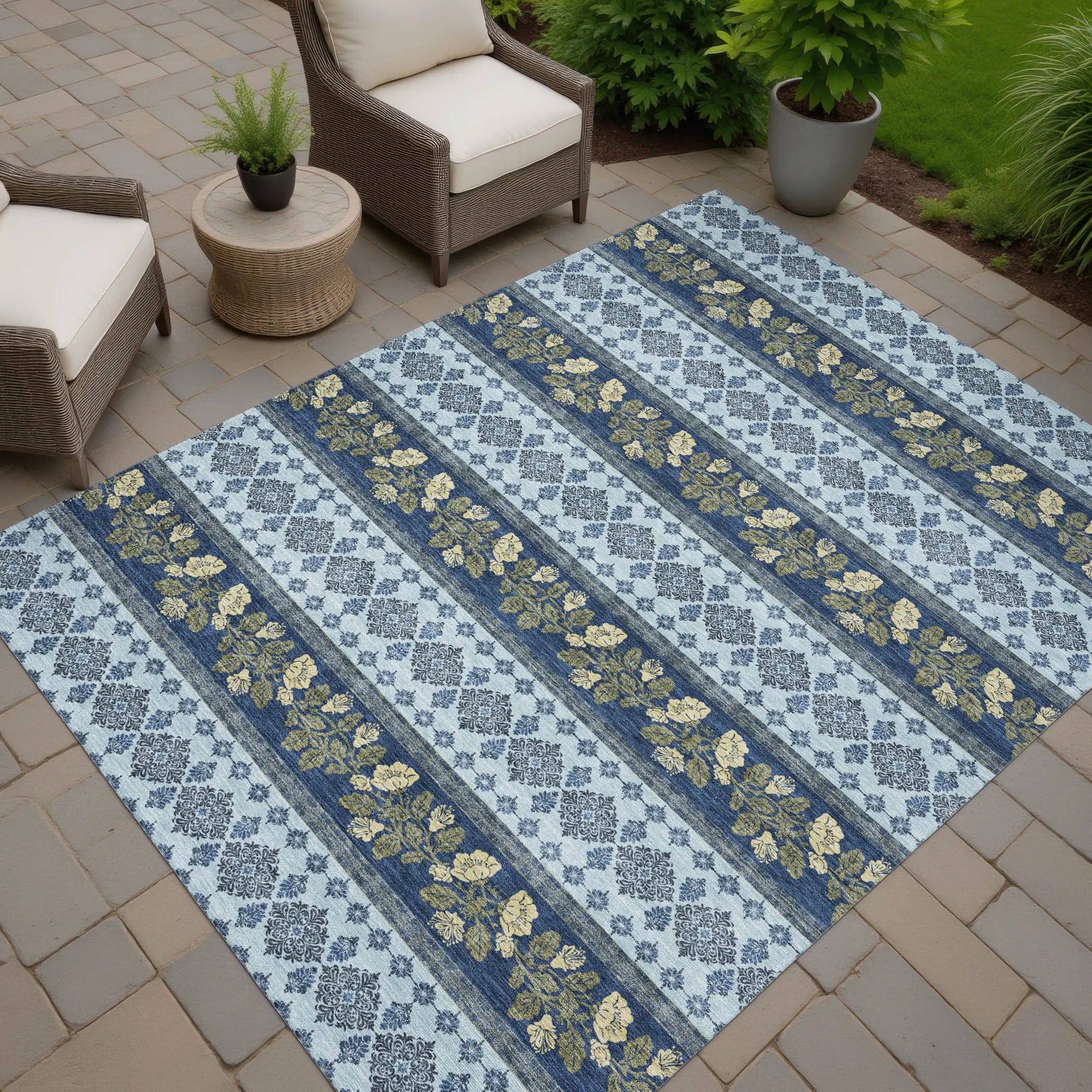 5' X 8' Navy Blue And Sky Blue Striped Washable Indoor Outdoor Area Rug Homeroots Outdoor