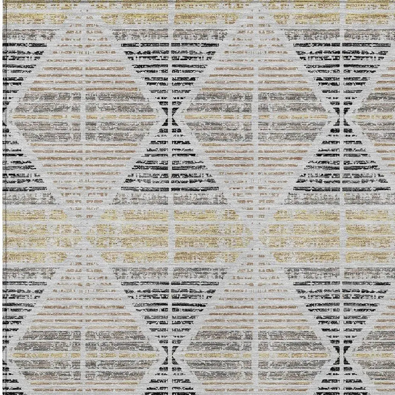 5' X 8' Silver And Beige Geometric Washable Indoor Outdoor Area Rug Homeroots Outdoor