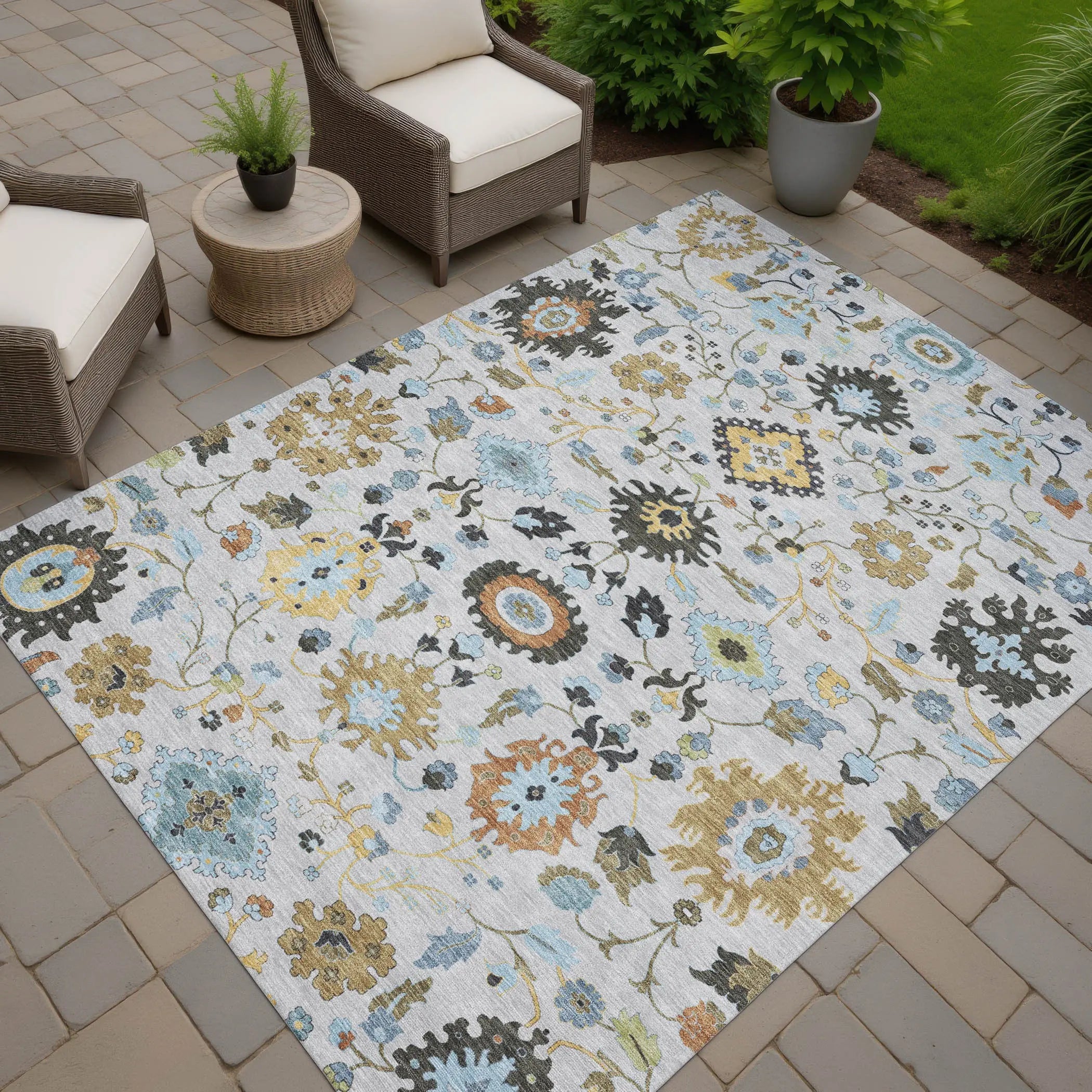 5' X 8' Silver And Charcoal Floral Medallion Washable Indoor Outdoor Area Rug Homeroots Outdoor