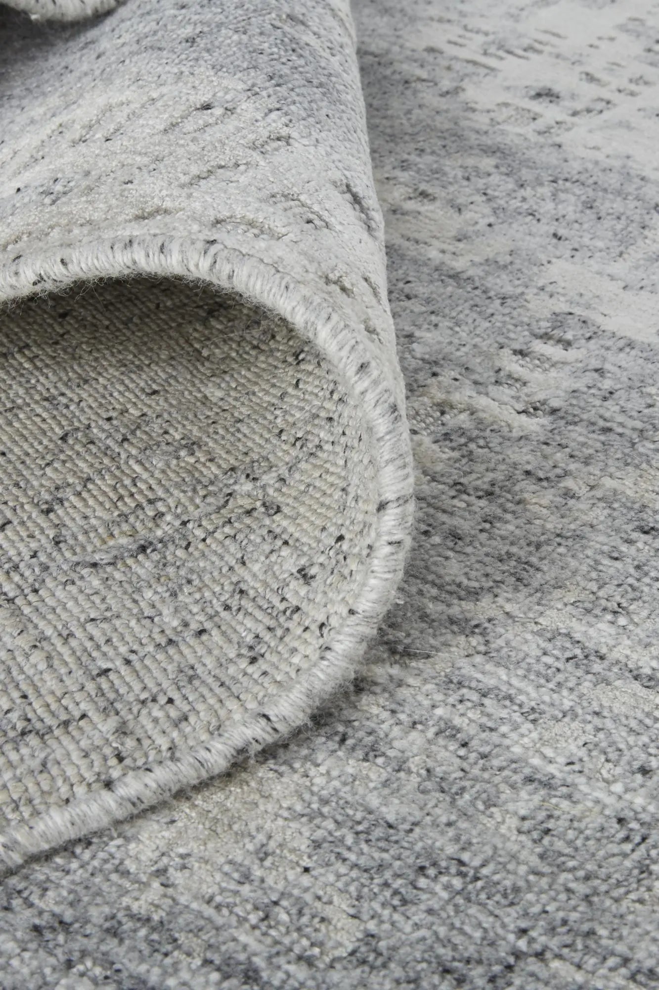 5' X 8' Silver And Gray Abstract Hand Woven Area Rug Homeroots Home Decor