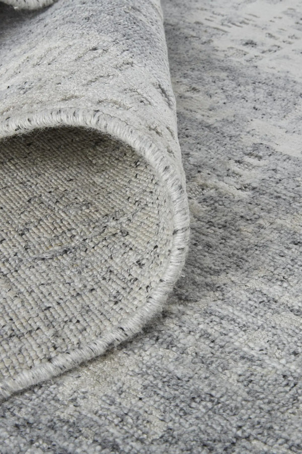 5' X 8' Silver And Gray Abstract Hand Woven Area Rug Homeroots Home Decor