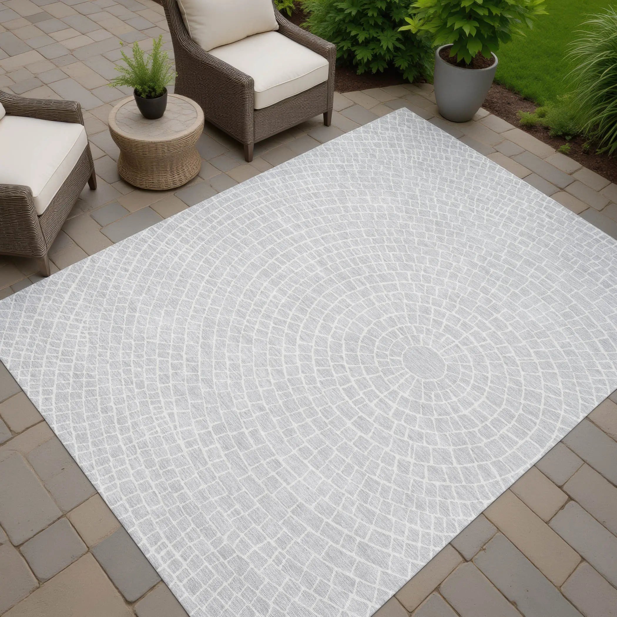 5' X 8' Silver And Ivory Geometric Washable Indoor Outdoor Area Rug Homeroots Outdoor