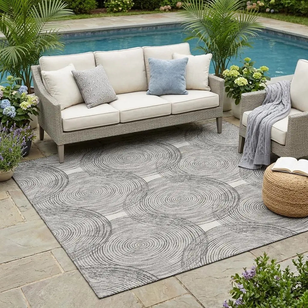 5' X 8' Silver And Ivory Geometric Washable Indoor Outdoor Area Rug Homeroots Outdoor