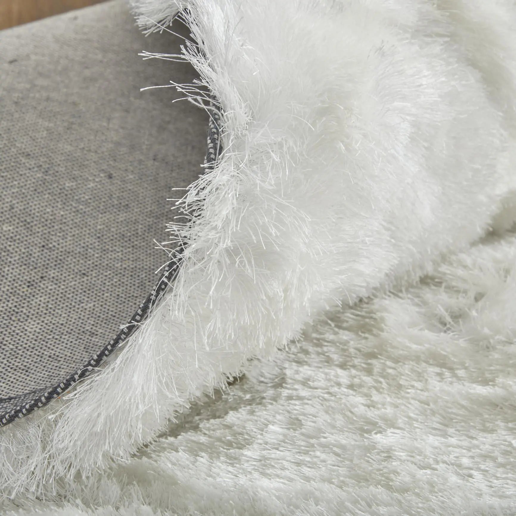 5' X 8' White And Gray Shag Hand Tufted Area Rug Homeroots Home Decor