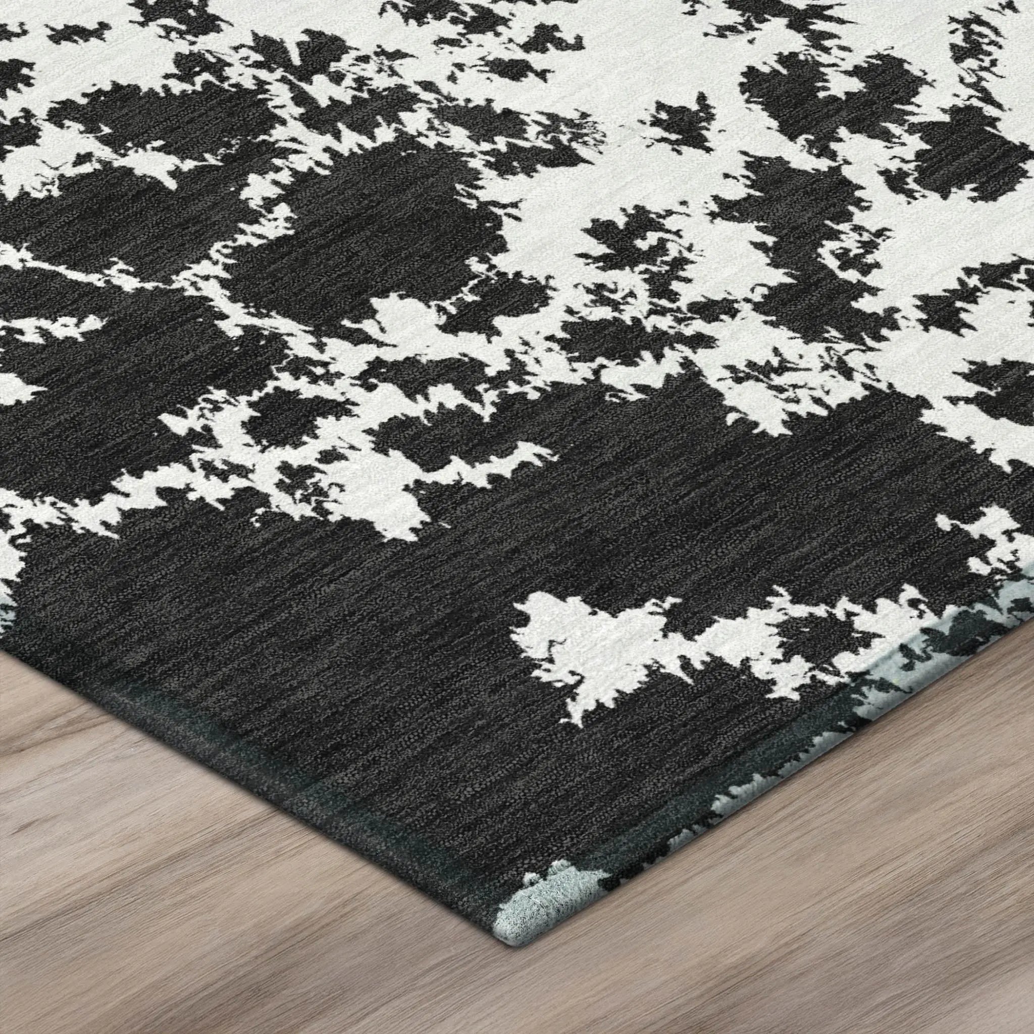 5' X 8' White And Ivory Abstract Washable Indoor Outdoor Area Rug Homeroots Outdoor