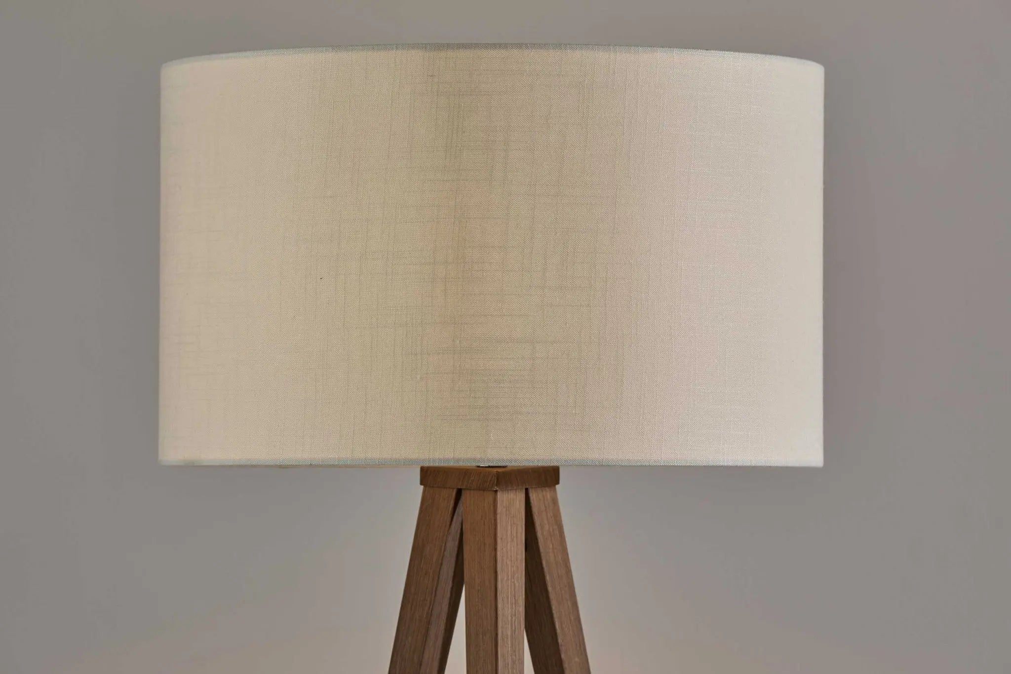 60" Brown And White Tripod Floor Lamp With White Linen Drum Shade Homeroots Lighting