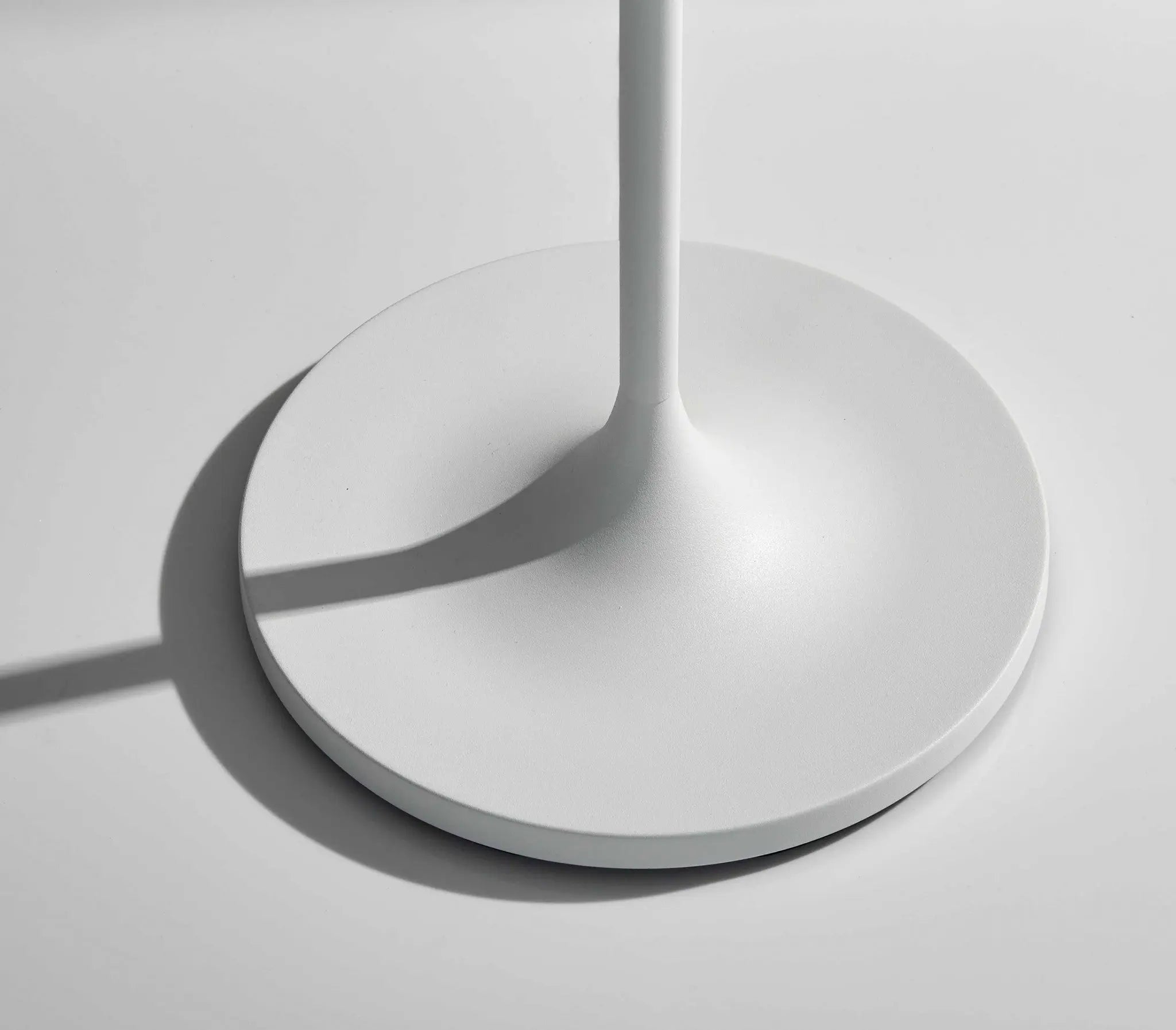 60" White Floor Lamp With White Fabric Drum Shade Homeroots Lighting
