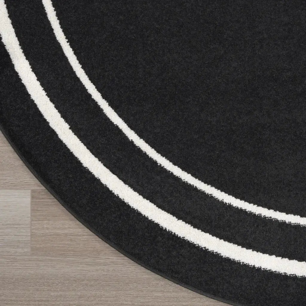 6' Black And Ivory Round Indoor Outdoor Area Rug Homeroots Outdoor