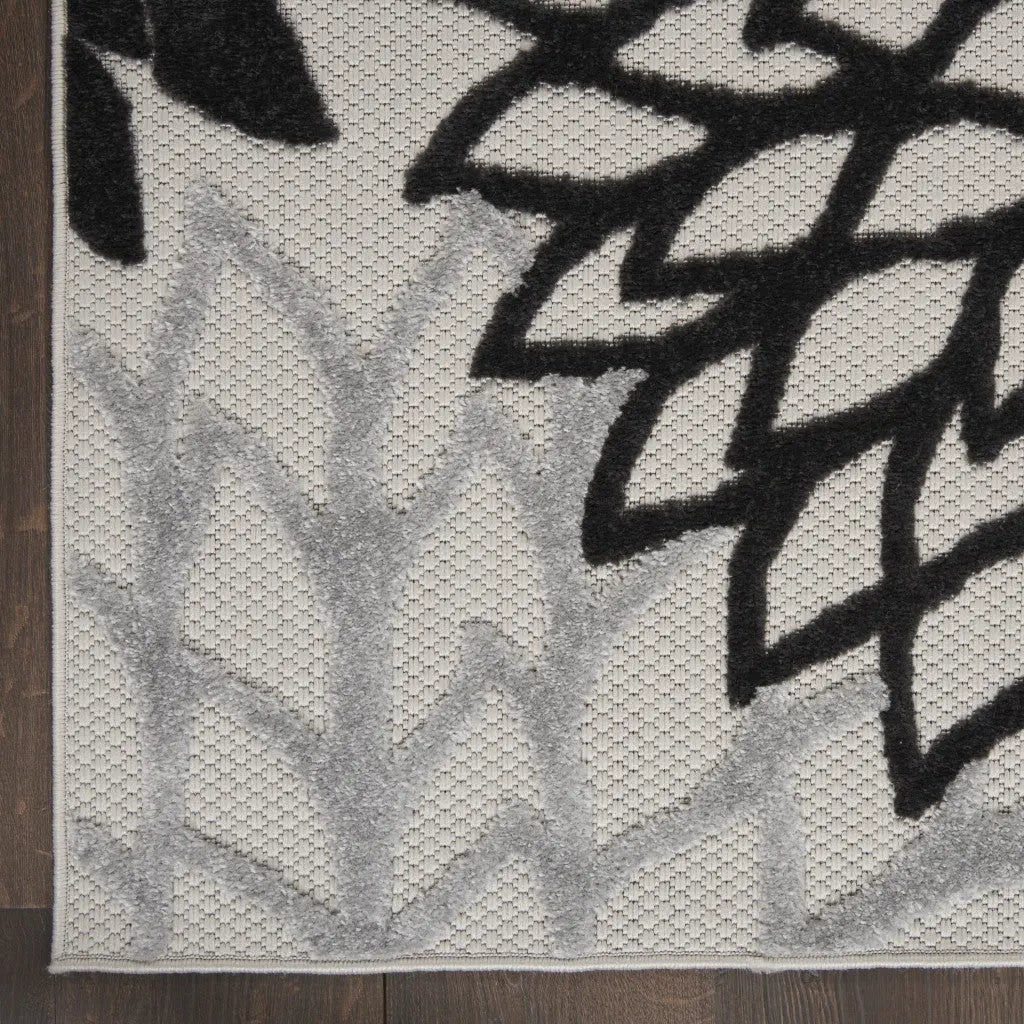 6' Black And White Indoor Outdoor Runner Rug - GreatEagleInc