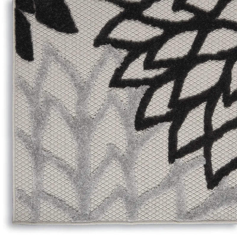 6' Black And White Indoor Outdoor Runner Rug - GreatEagleInc