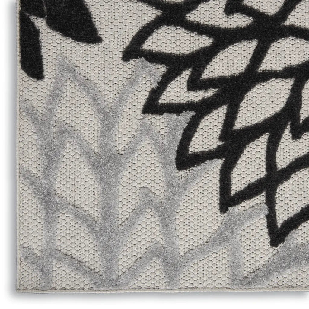 6' Black And White Indoor Outdoor Runner Rug - GreatEagleInc
