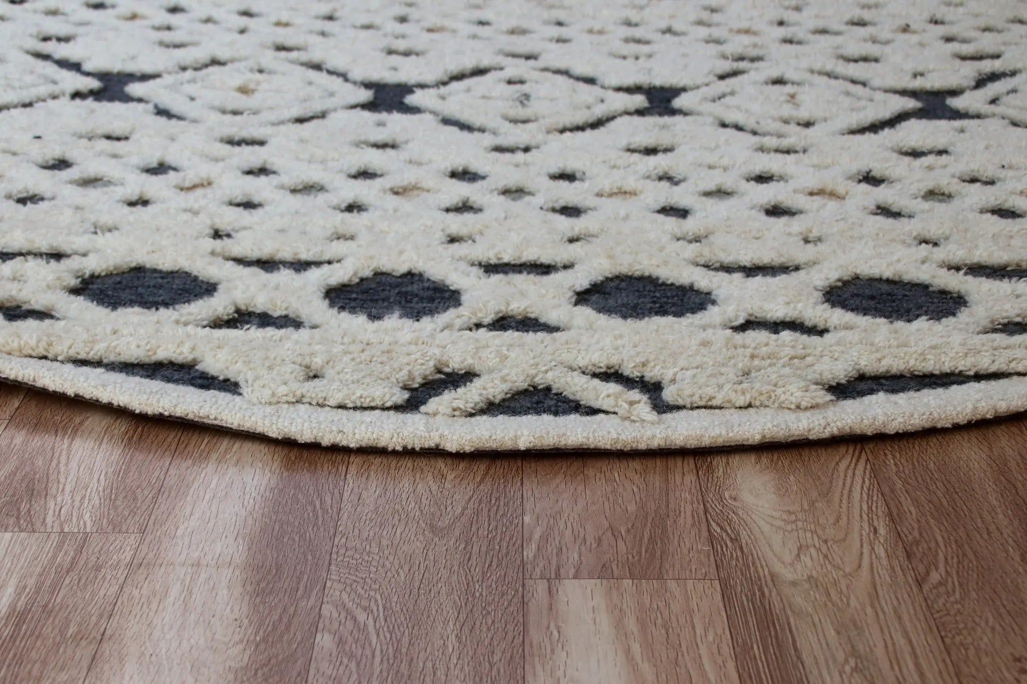 6' Blue And Ivory Wool Hand Tufted Round Rug Homeroots Home Decor