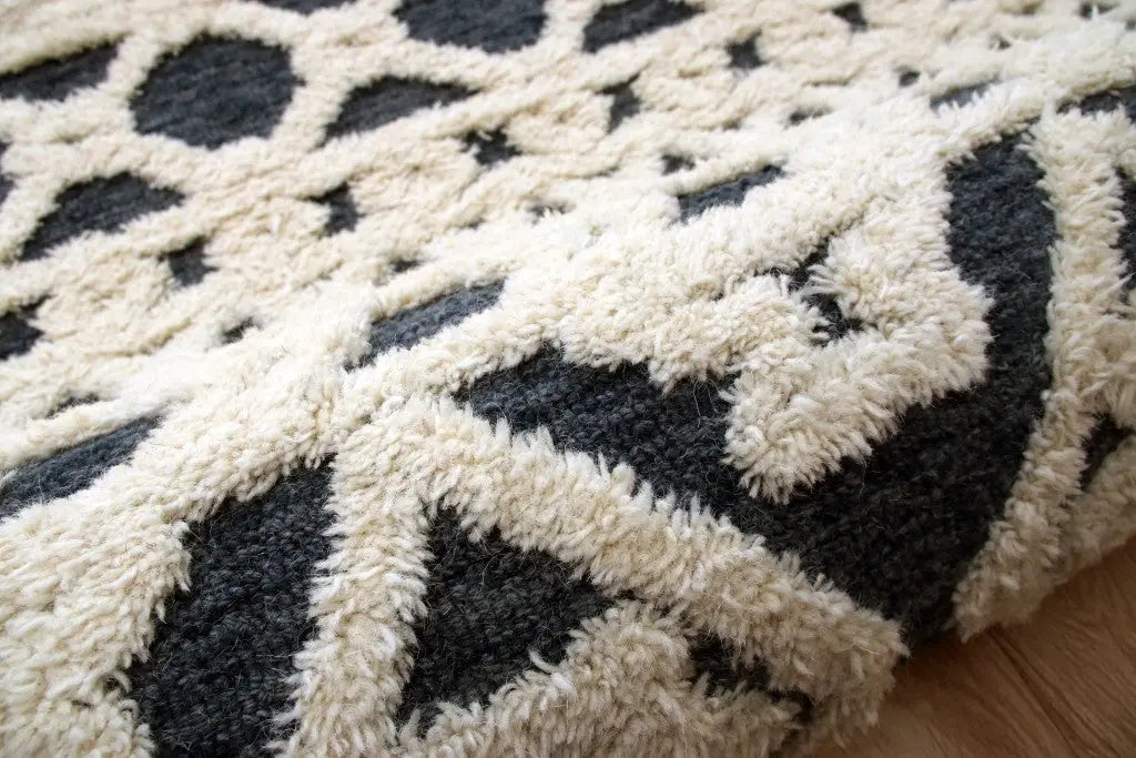 6' Blue And Ivory Wool Hand Tufted Round Rug Homeroots Home Decor