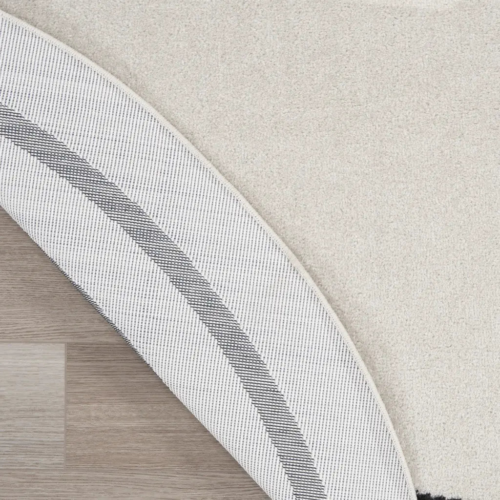 6' Ivory And Black Round Indoor Outdoor Area Rug Homeroots Outdoor