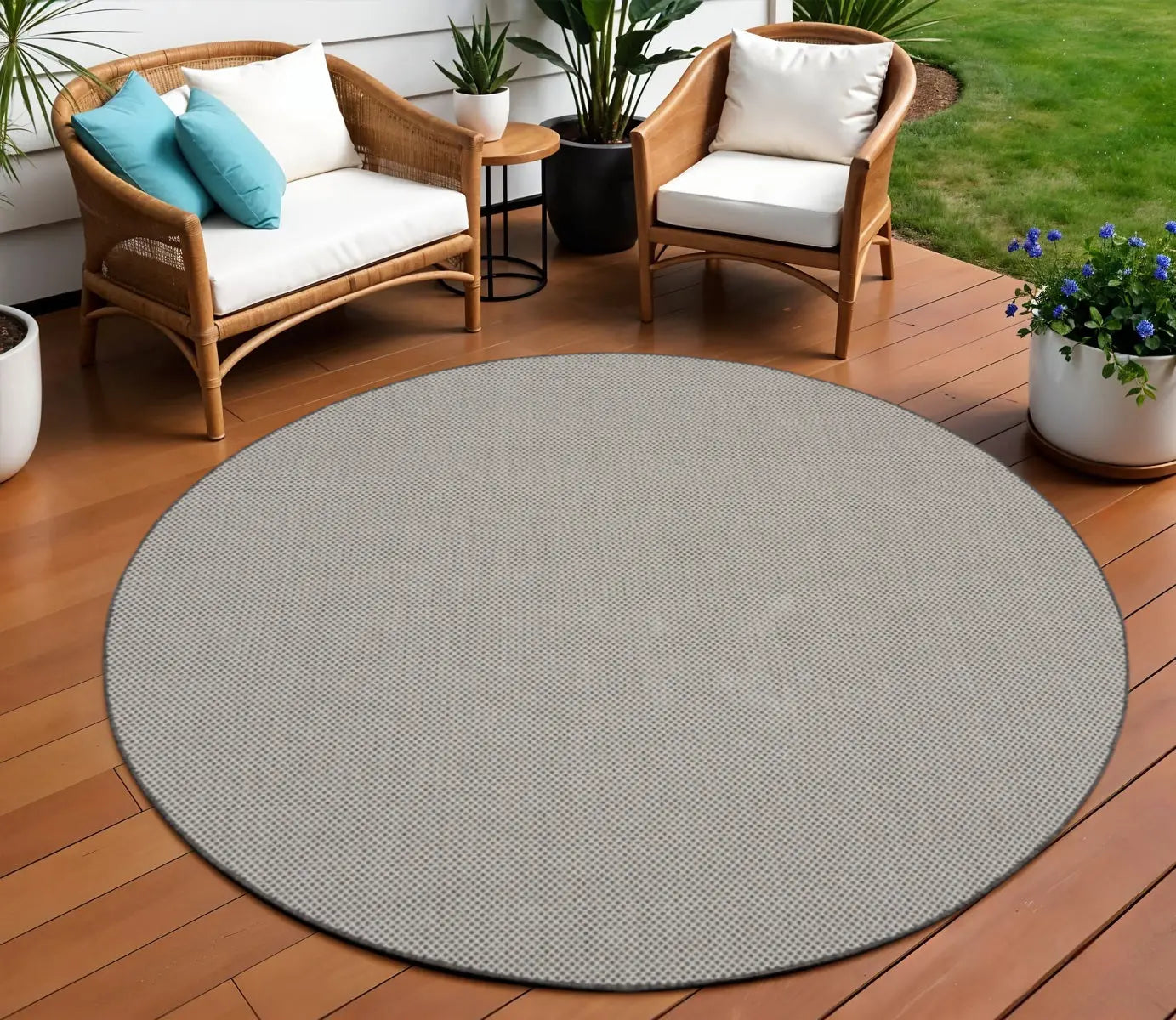 6' Ivory And Charcoal Round Geometric Indoor Outdoor Area Rug Homeroots Outdoor