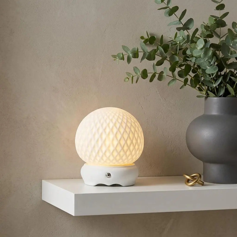 6" White Globe Desk Lamp With Globe Shade Homeroots Lighting