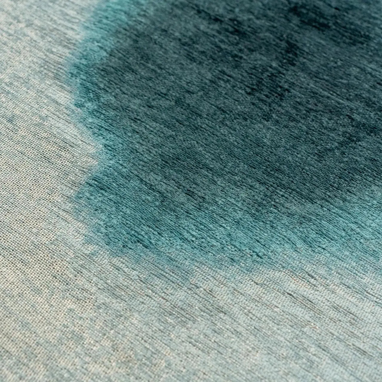 6' X 8' Blue And White Abstract Washable Area Rug With UV Protection Homeroots Home Decor