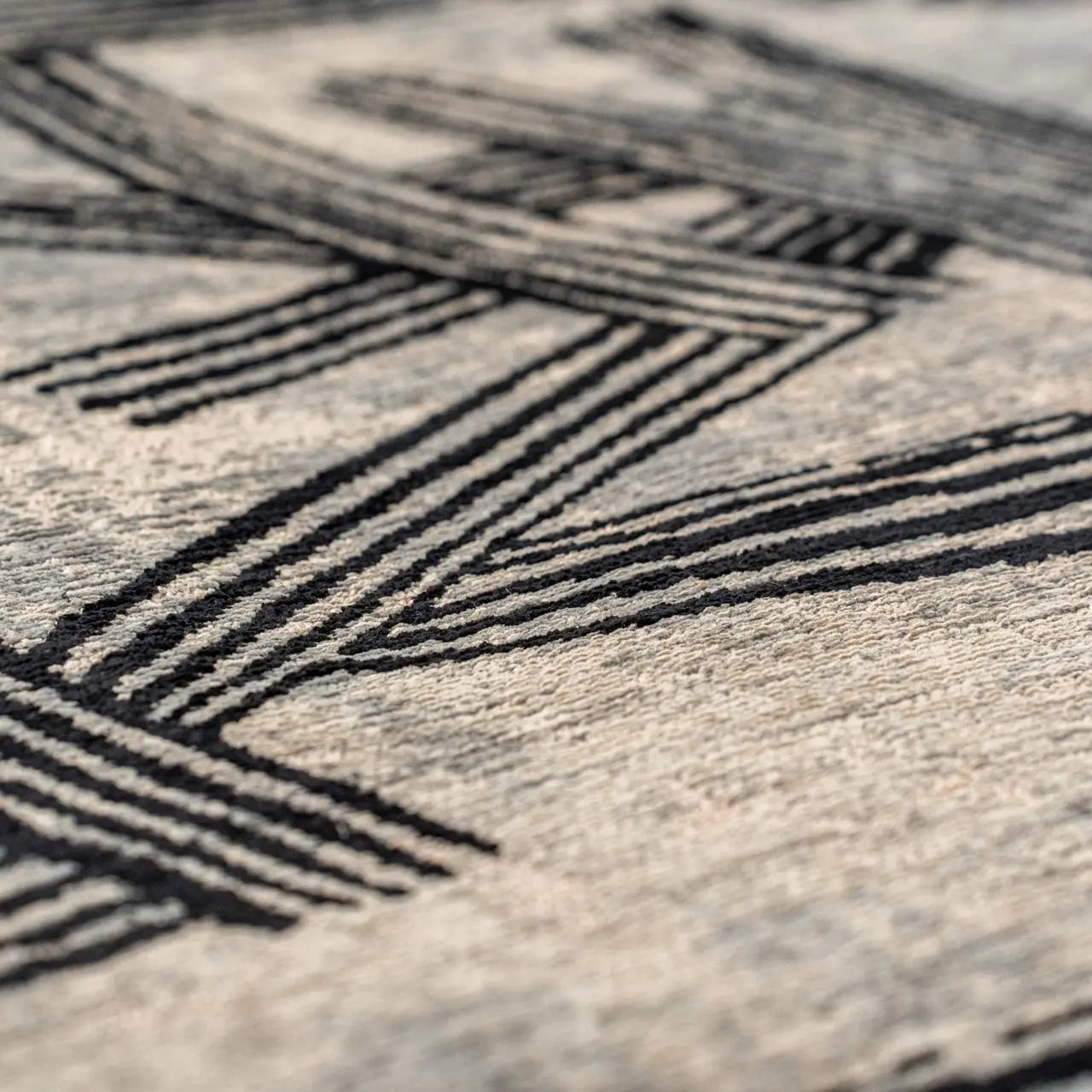 6' X 8' Gray And White Abstract Washable Area Rug With UV Protection Homeroots Home Decor