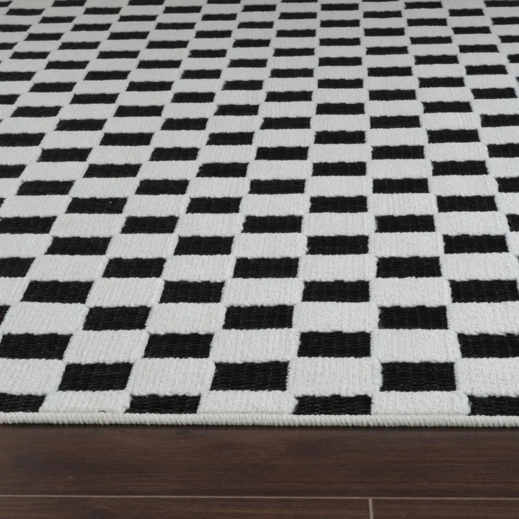 6' X 9' Black and White Geometric Distressed Indoor Outdoor Area Rug Homeroots Outdoor