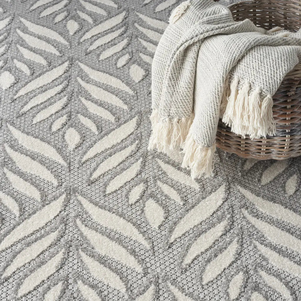 6' X 9' Grey Floral Stain Resistant Non Skid Area Rug Homeroots Outdoor