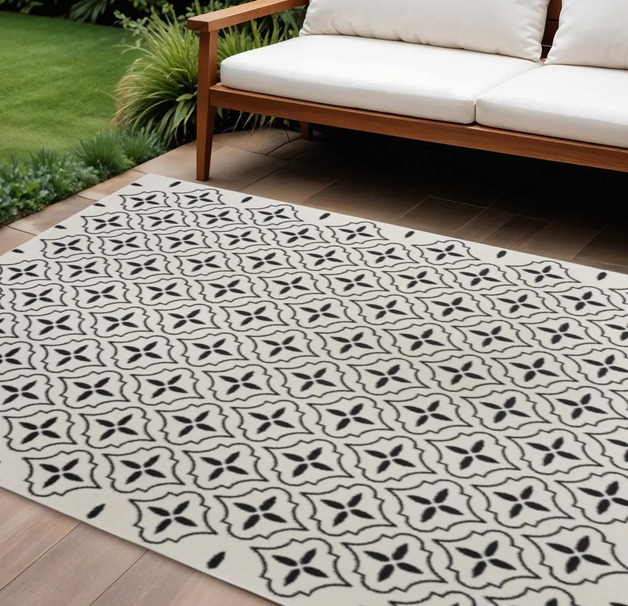 6' X 9' Ivory And Black Geometric Indoor Outdoor Area Rug Homeroots Outdoor