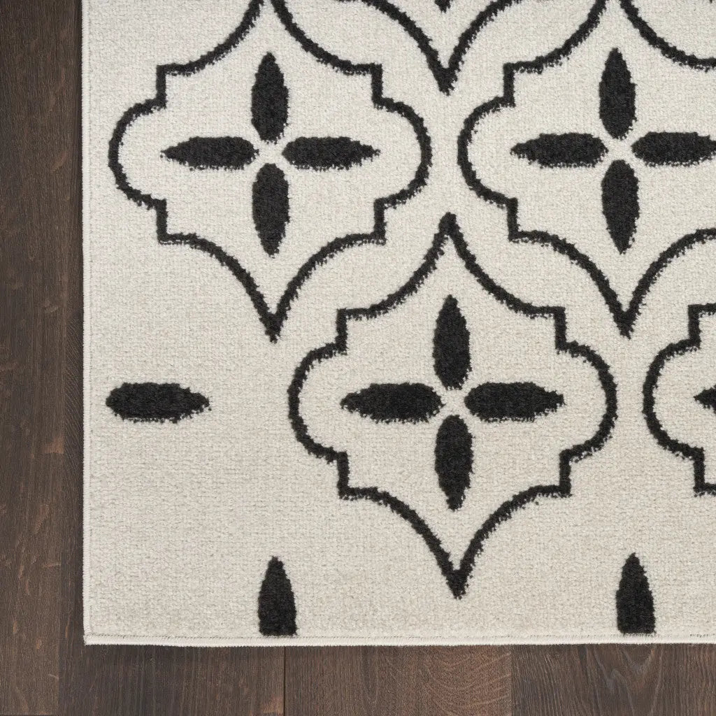 6' X 9' Ivory And Black Geometric Indoor Outdoor Area Rug Homeroots Outdoor