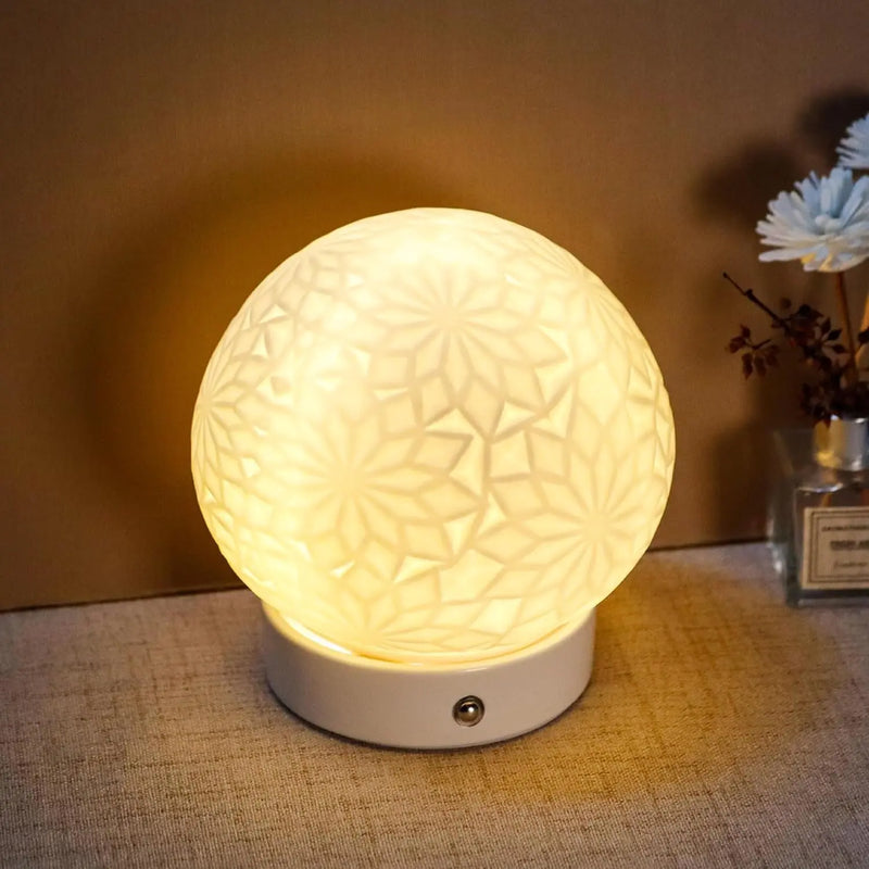 7" White Globe Desk Lamp With Globe Shade Homeroots Lighting