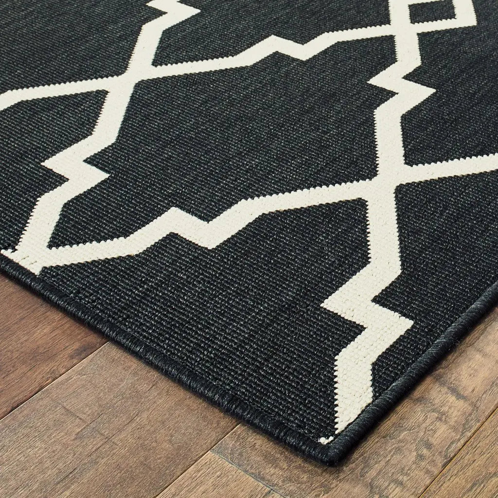 7' X 10' Black And Ivory Indoor Outdoor Area Rug Homeroots Outdoor