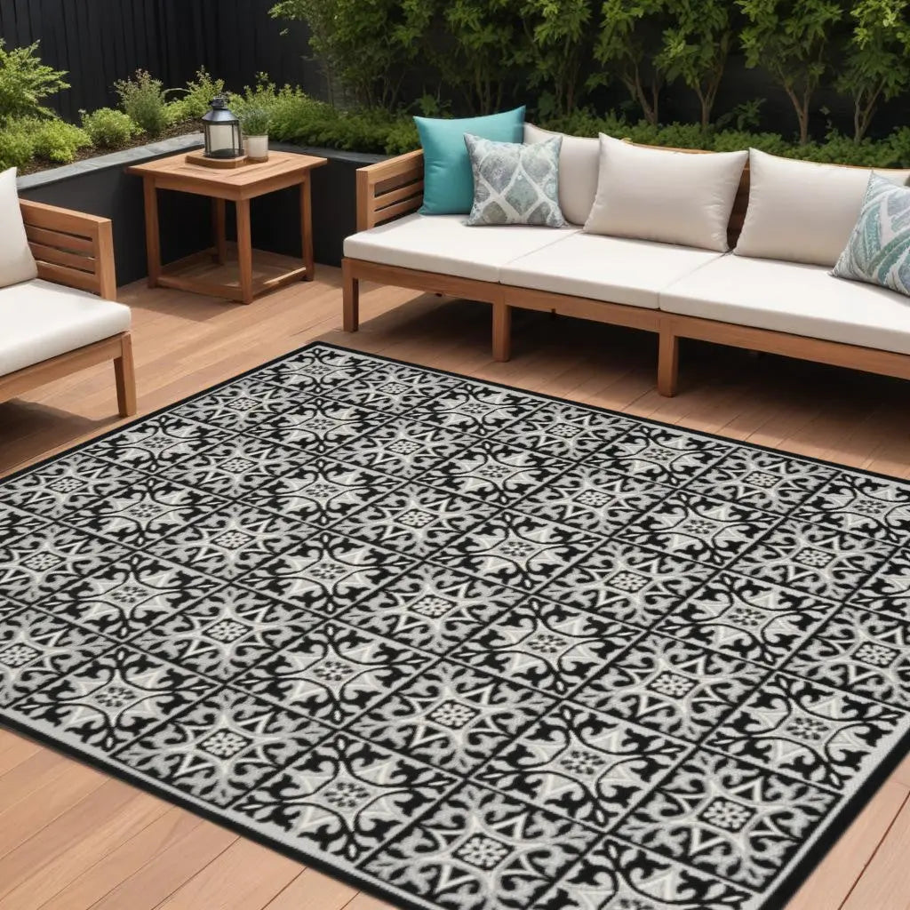 7' X 10' Black And White Fleur De Lis Stain Resistant Non Skid Area Rug Homeroots Outdoor