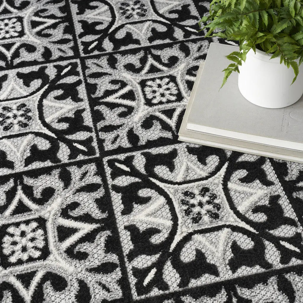 7' X 10' Black And White Fleur De Lis Stain Resistant Non Skid Area Rug Homeroots Outdoor