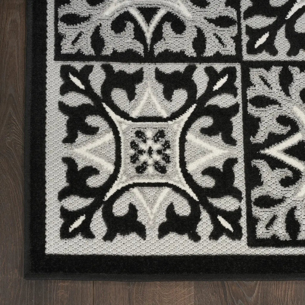 7' X 10' Black And White Fleur De Lis Stain Resistant Non Skid Area Rug Homeroots Outdoor