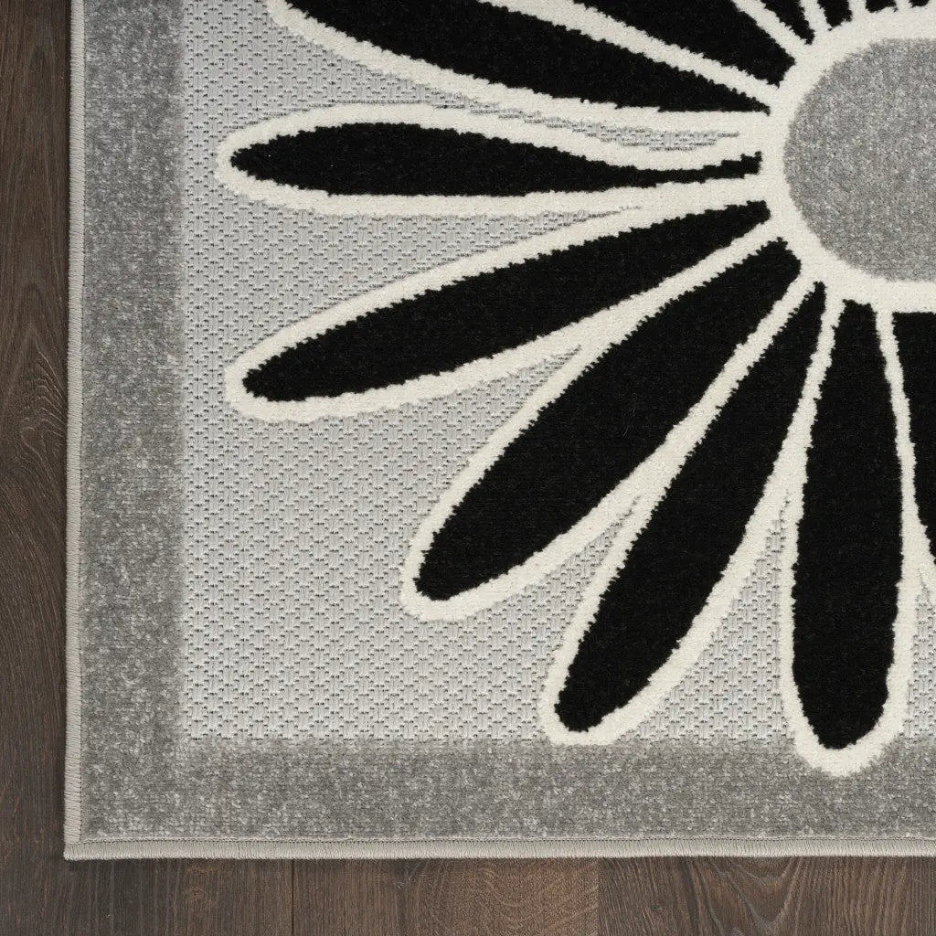 7' X 10' Black And White Floral Stain Resistant Non Skid Area Rug Homeroots Outdoor