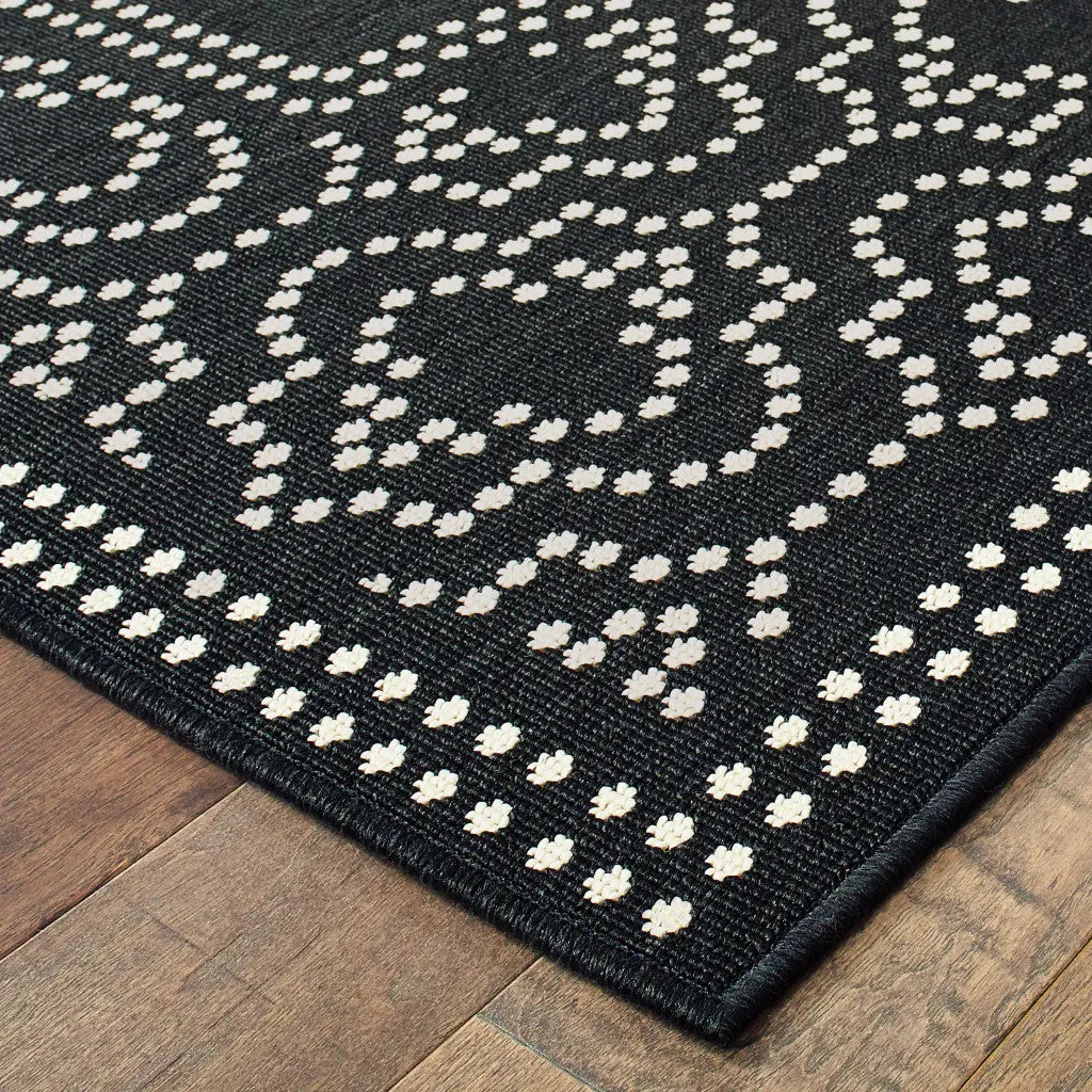 7' X 10' Black and Ivory Stain Resistant Indoor Outdoor Area Rug Homeroots Outdoor