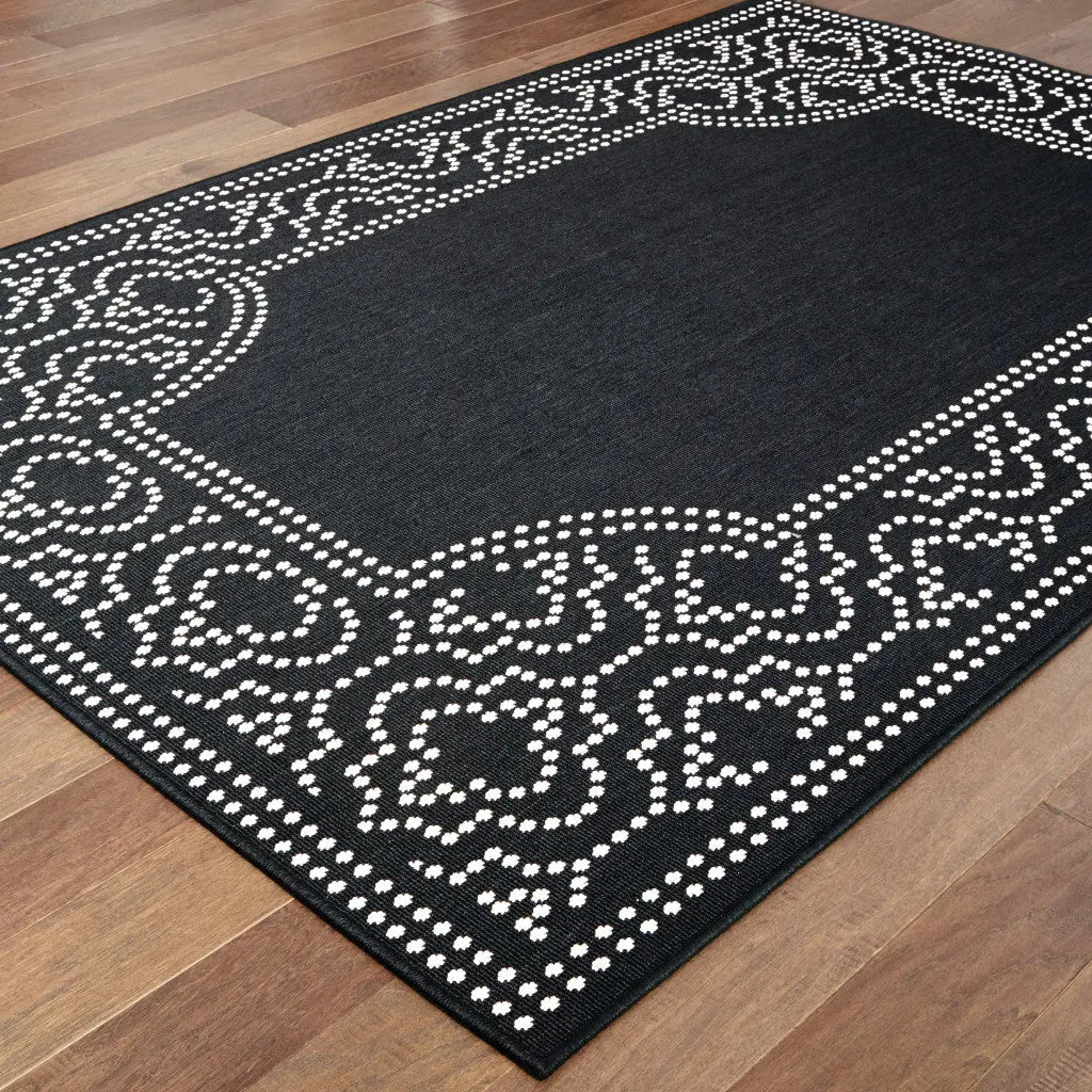 7' X 10' Black and Ivory Stain Resistant Indoor Outdoor Area Rug Homeroots Outdoor