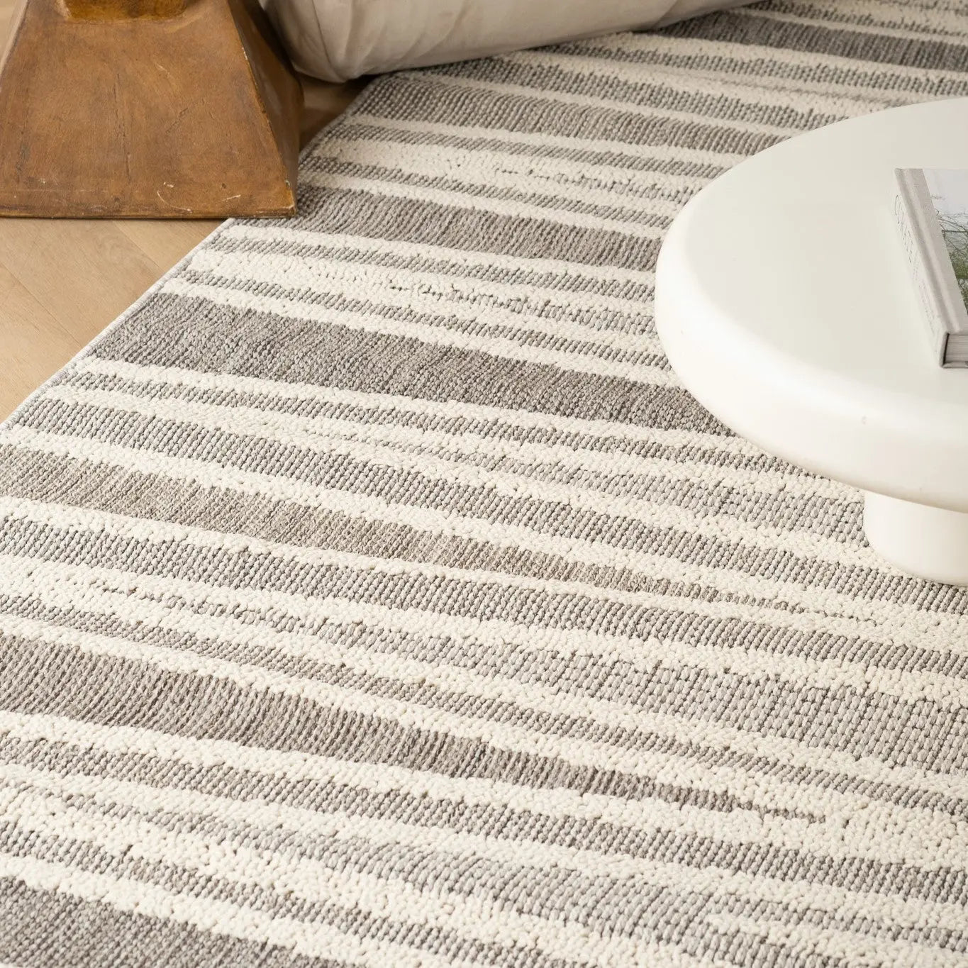 7' X 10' Gray And Beige Abstract Area Rug Homeroots Home Decor