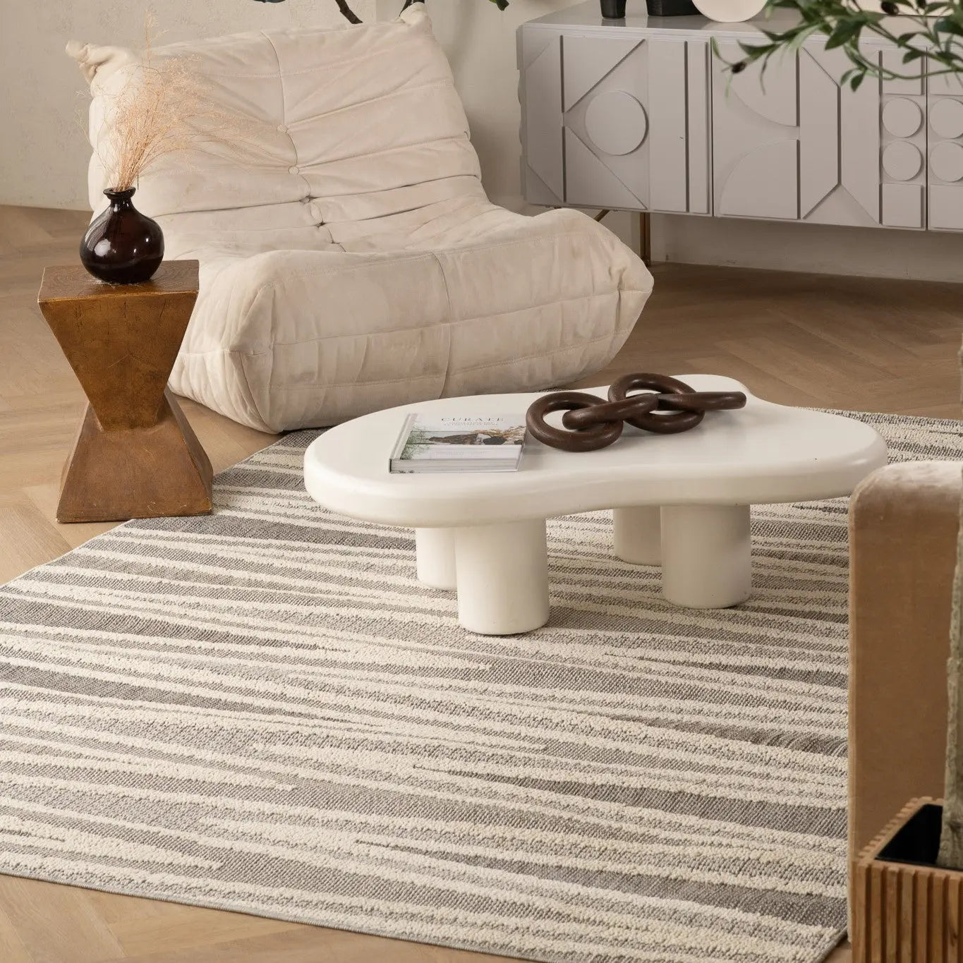 7' X 10' Gray And Beige Abstract Area Rug Homeroots Home Decor