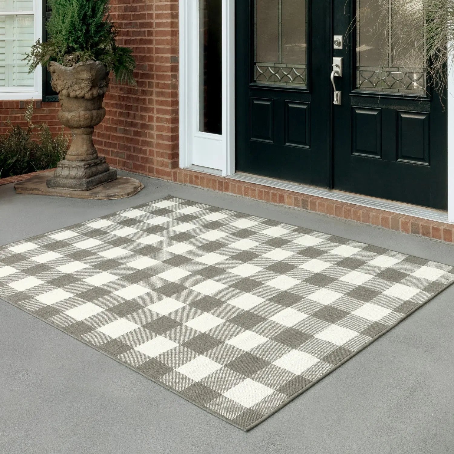 7' X 10' Gray And Ivory Indoor Outdoor Area Rug Homeroots Outdoor