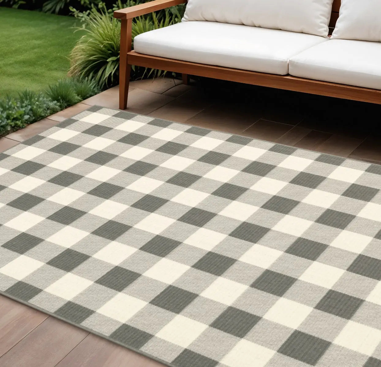 7' X 10' Gray And Ivory Indoor Outdoor Area Rug Homeroots Outdoor