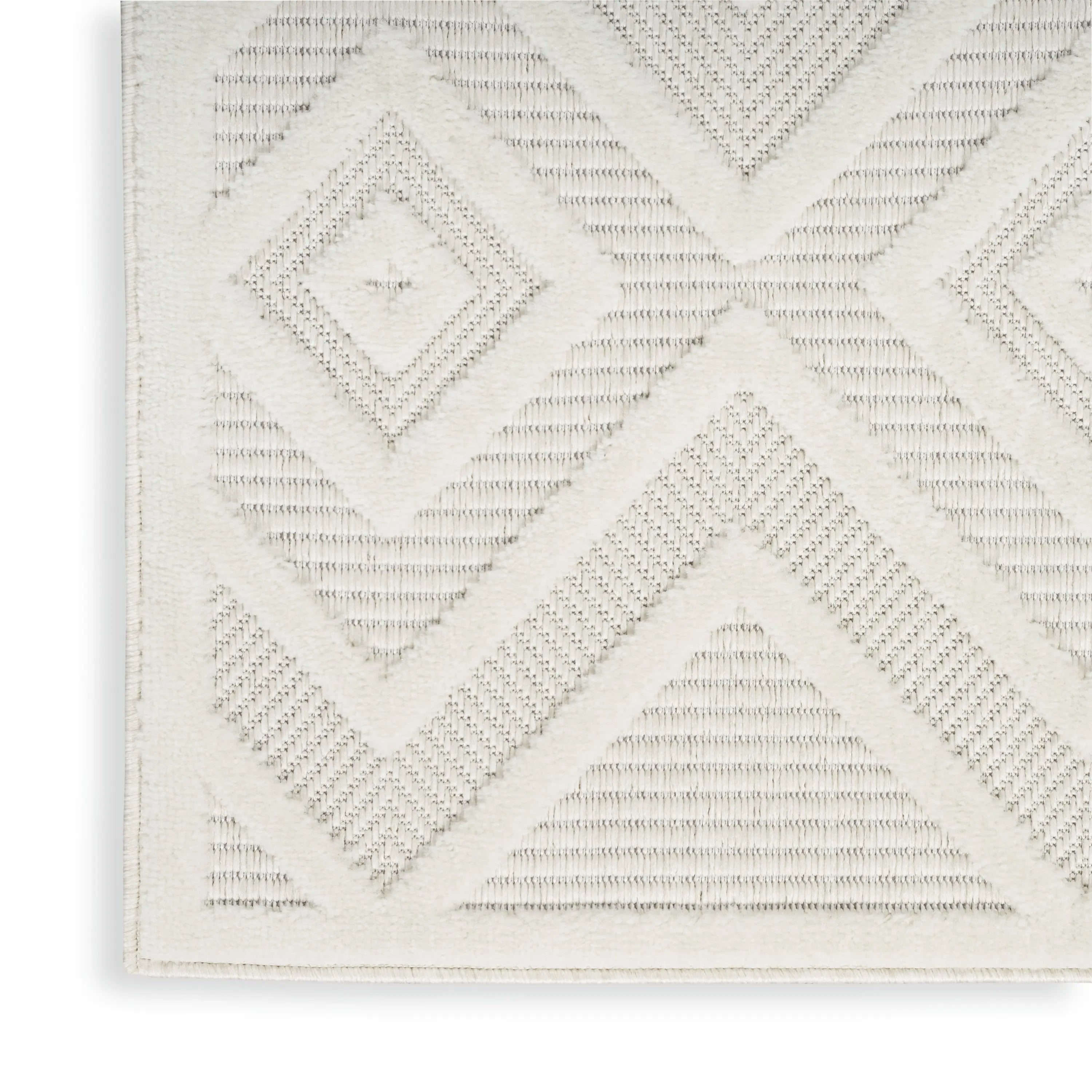 7' X 10' Ivory And White Indoor Outdoor Area Rug Homeroots Outdoor