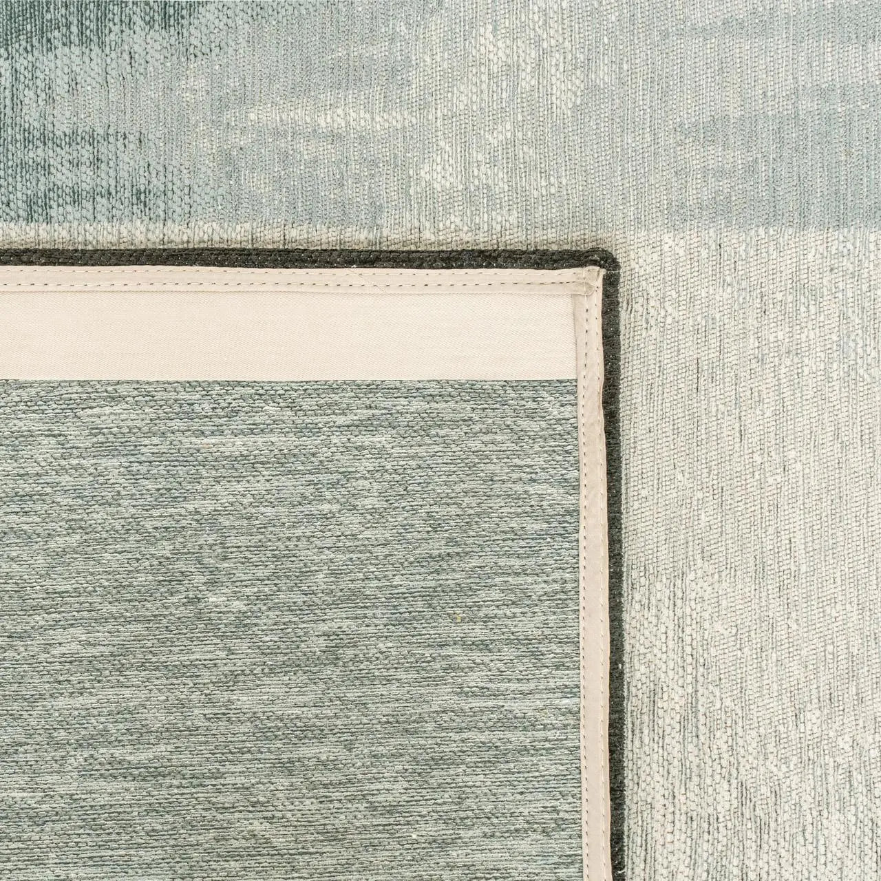 7' X 9' Blue And White Abstract Washable Area Rug With UV Protection Homeroots Home Decor