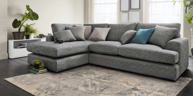 7' X 9' Gray And Ivory Diamond Area Rug Homeroots Home Decor